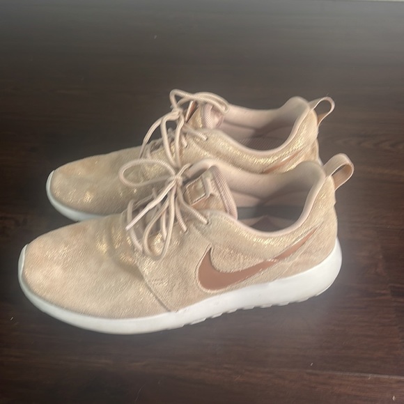 Nike Premium Women’s Shoe - Rose Gold - Picture 5 of 12